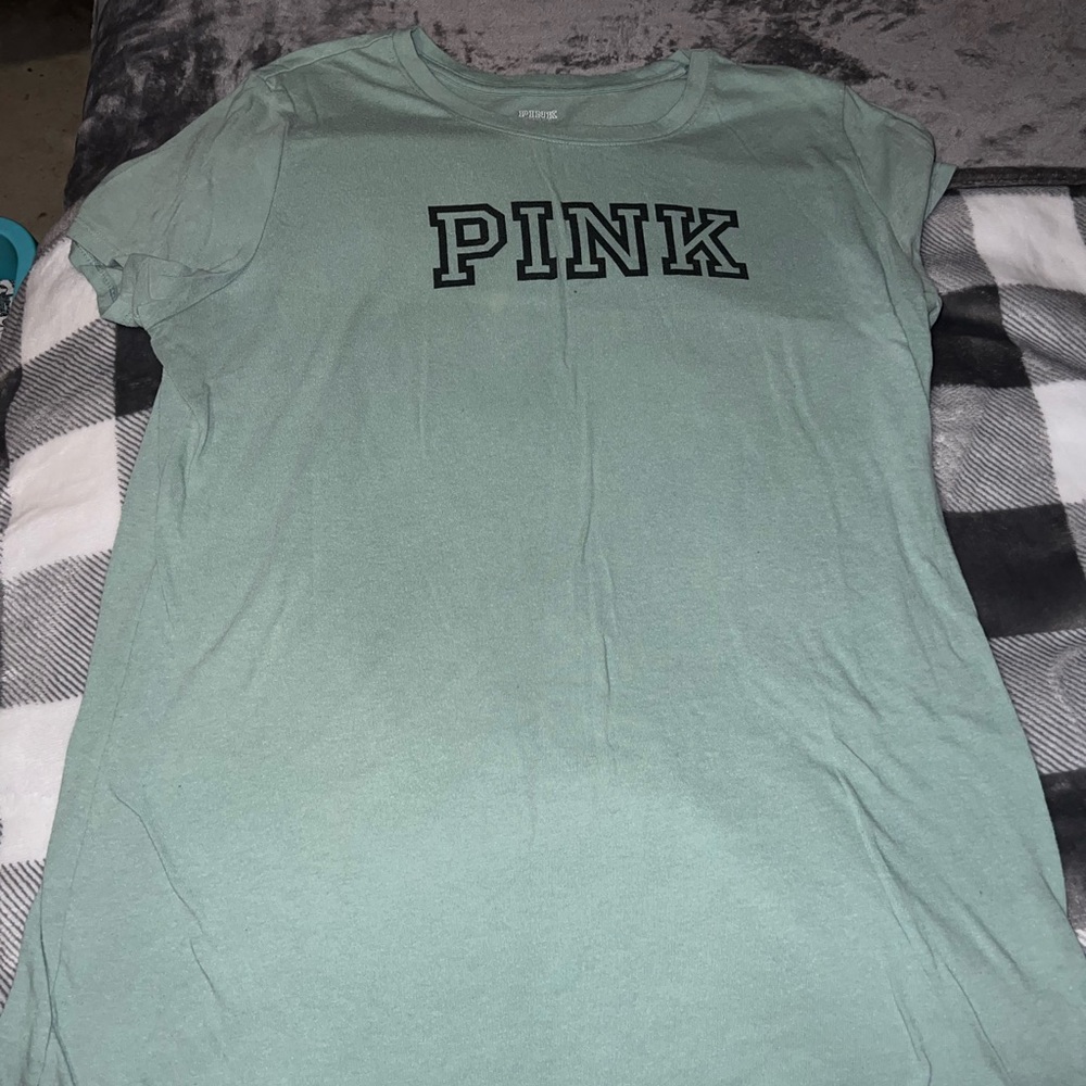 Green PINK Short sleeve tee shirt.